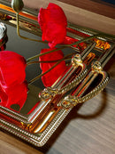 Set aus 2 goldfarbenen Serviertabletts